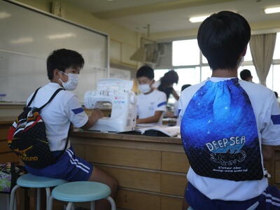 ナップサック背負って授業